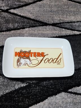 VINTAGE HOOTERS FOOD INC. ADVERTISING TRAY TRINKET DISH  9"X6"